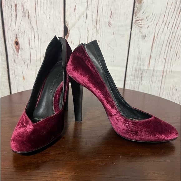REBECCA MINKOFF woman’s velvet burgundy 4” heel almond toe pumps Size 7 EuC - Picture 1 of 14